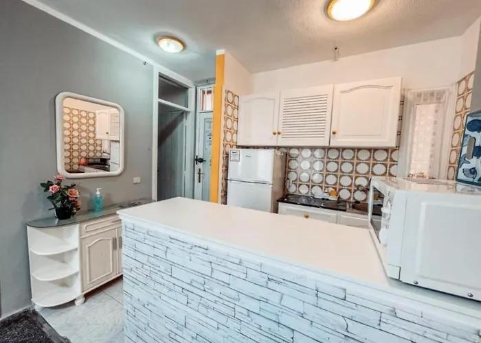 Torres De Yomely - Y2f 美洲海滩